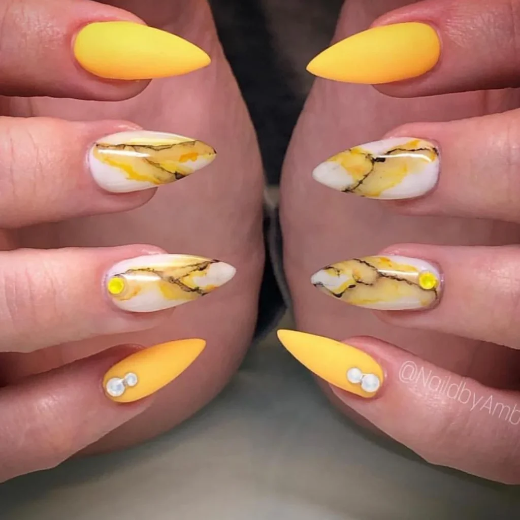 cute yellow nails design 6