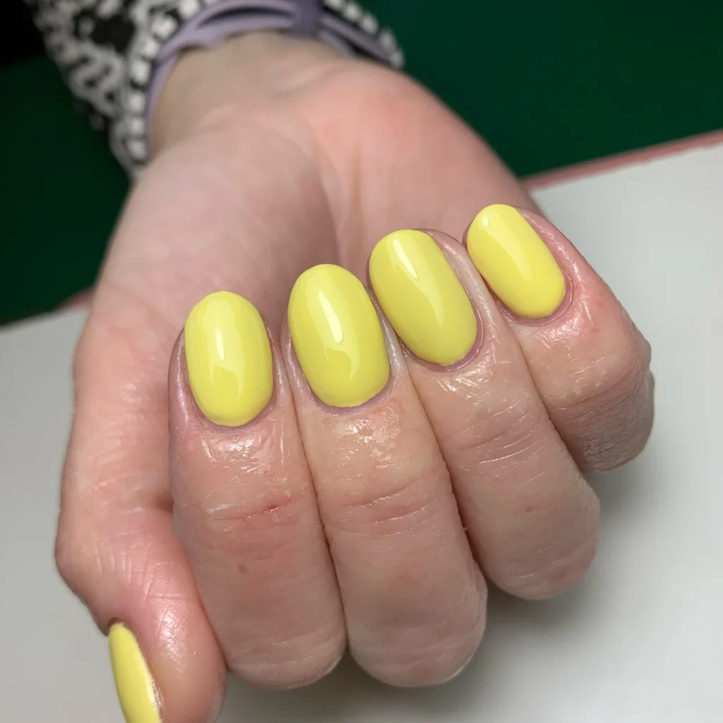 yellow nails design 17