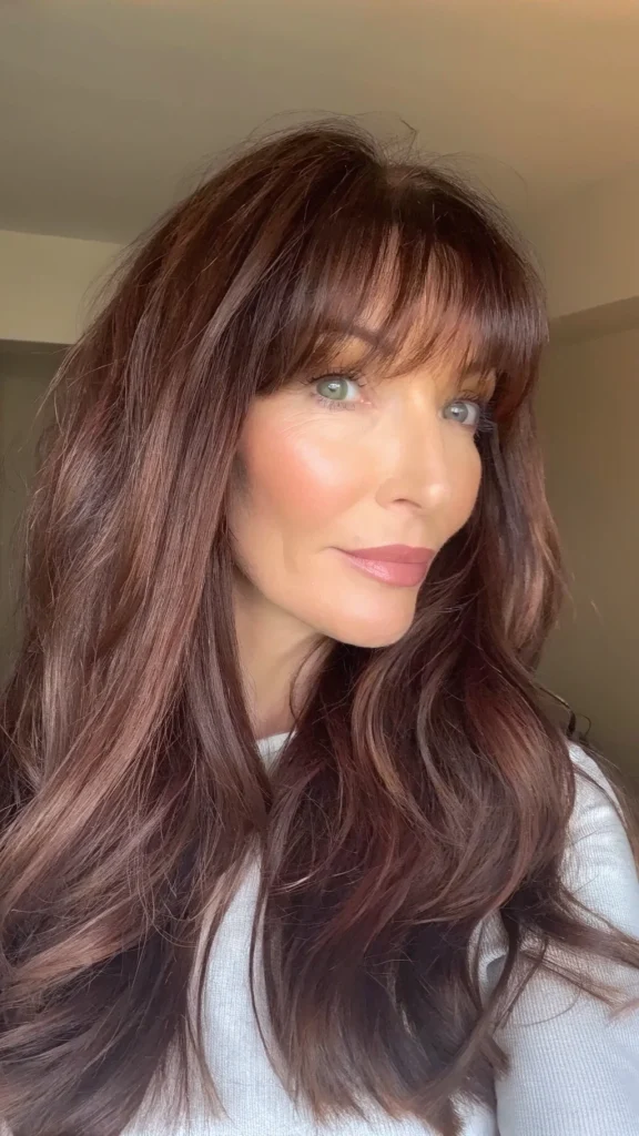 Medium Hairstyles For Women Over 50 (10)