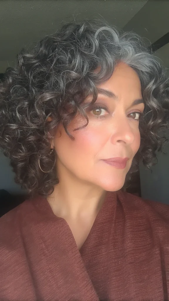 short curly hairstyles for women over 50 (6)